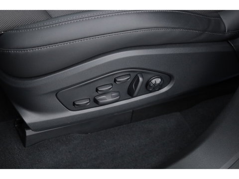Porsche Macan 4 100 kWh | Sport Chrono | Pano | Adapt. Cruise | Memory Seats | Camera | Apple CarPlay