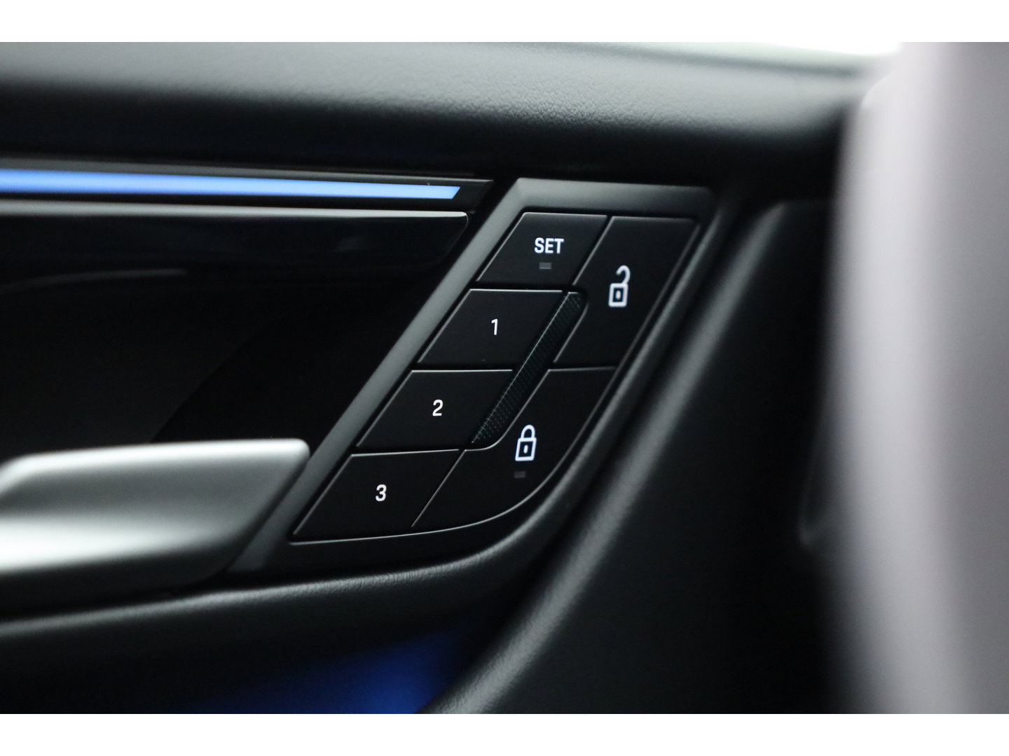 Porsche Macan 4 100 kWh | Sport Chrono | Pano | Adapt. Cruise | Memory Seats | Camera | Apple CarPlay