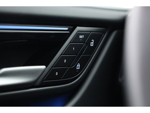 Porsche Macan 4 100 kWh | Sport Chrono | Pano | Adapt. Cruise | Memory Seats | Camera | Apple CarPlay