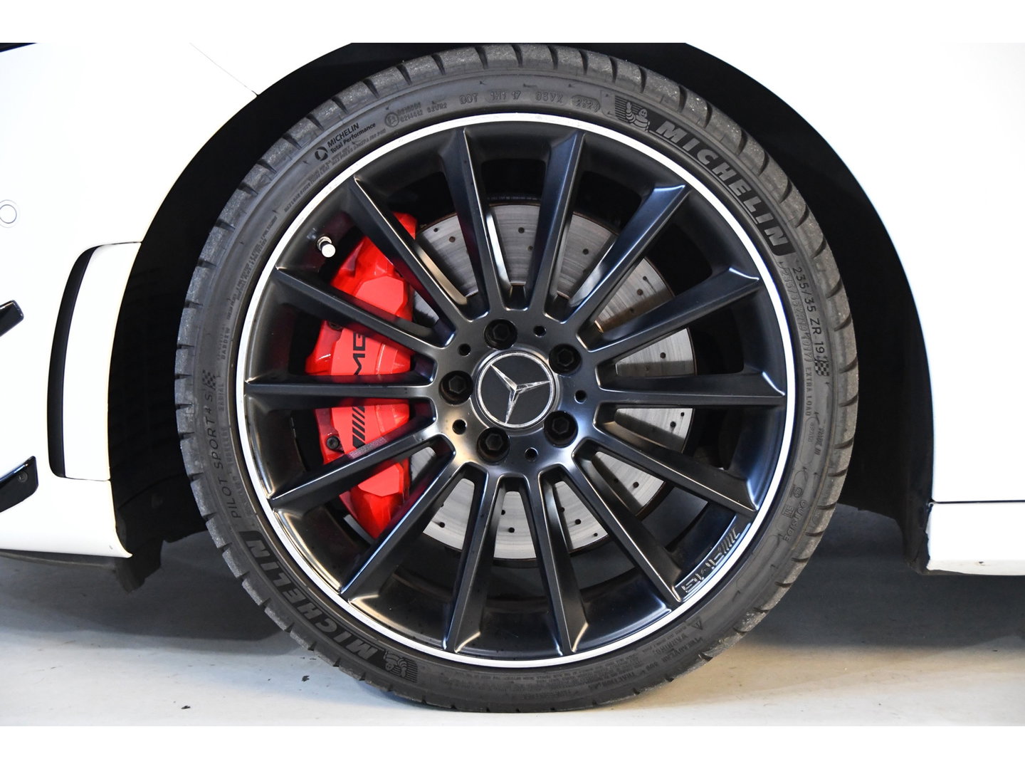 Mercedes-Benz A-Klasse AMG 35 4MATIC Premium Plus Pano Burmester