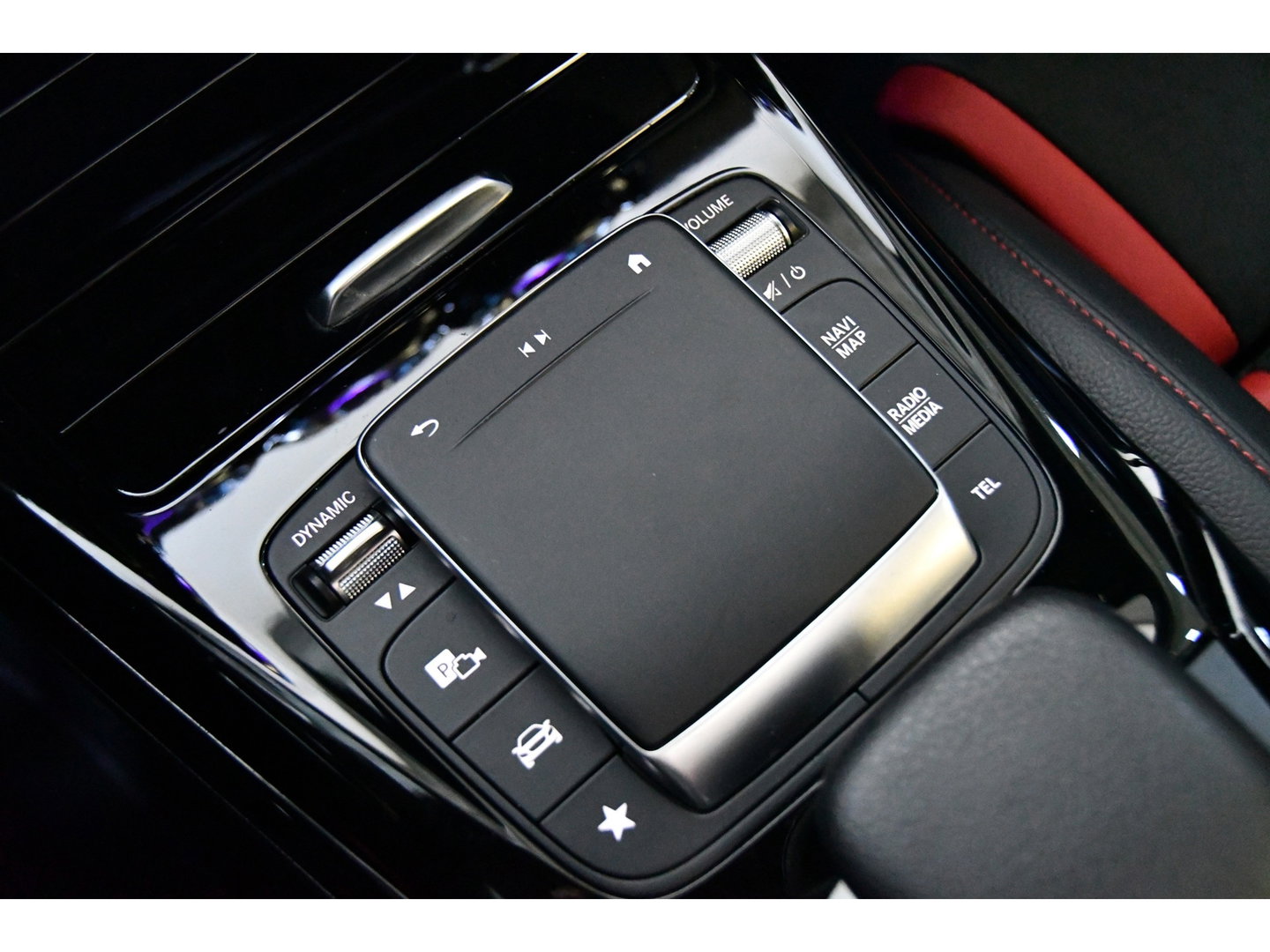 Mercedes-Benz A-Klasse AMG 35 4MATIC Premium Plus Pano Burmester