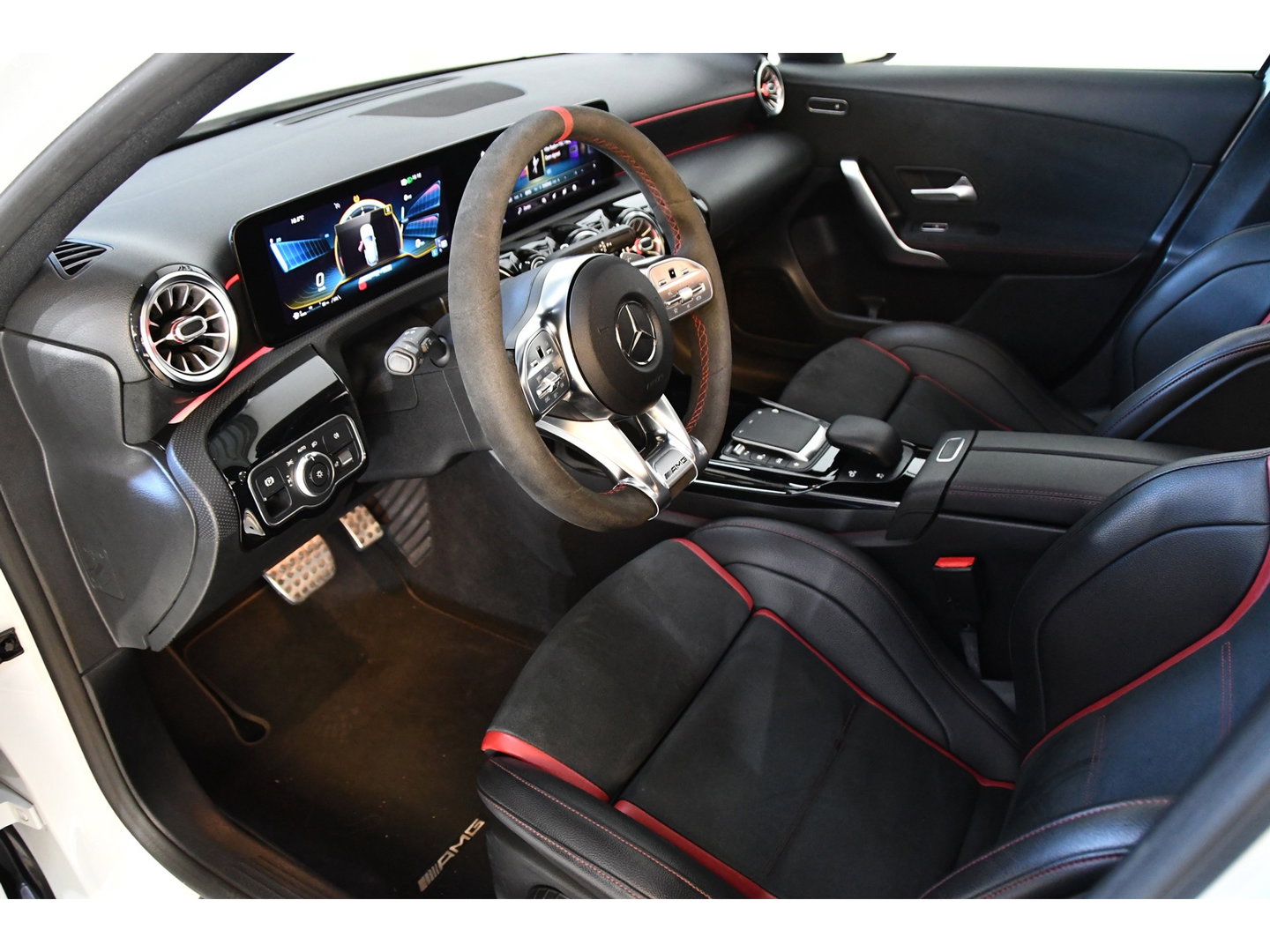 Mercedes-Benz A-Klasse AMG 35 4MATIC Premium Plus Pano Burmester