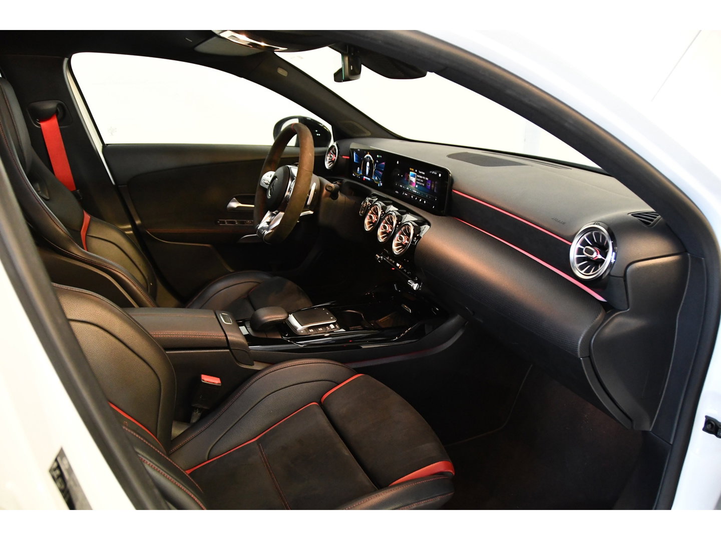 Mercedes-Benz A-Klasse AMG 35 4MATIC Premium Plus Pano Burmester