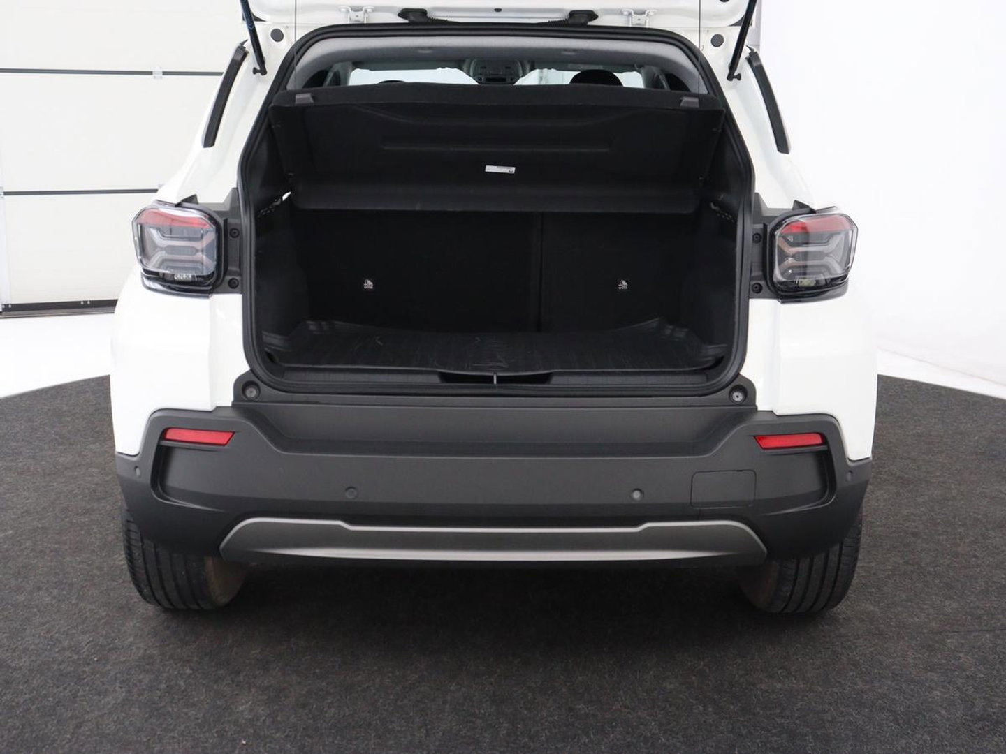 Jeep Avenger Longtitude 54 kWh | SOH 96.6% | Stoelverwarming | Carplay | Navigatie | Full LED | Warmtepomp | Keyless | Climate control | Digital Cockpit | Cruise control