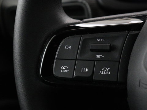 Jeep Avenger Longtitude 54 kWh | SOH 96.6% | Stoelverwarming | Carplay | Navigatie | Full LED | Warmtepomp | Keyless | Climate control | Digital Cockpit | Cruise control