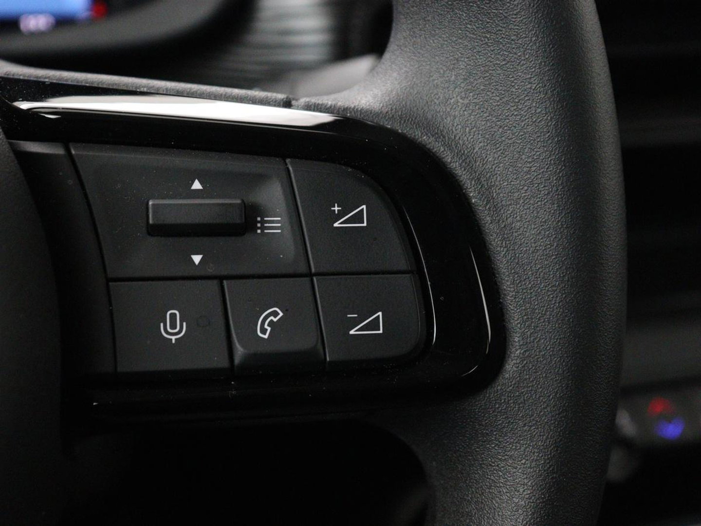 Jeep Avenger Longtitude 54 kWh | SOH 96.6% | Stoelverwarming | Carplay | Navigatie | Full LED | Warmtepomp | Keyless | Climate control | Digital Cockpit | Cruise control