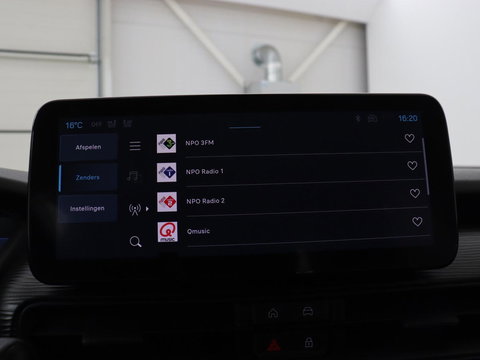 Jeep Avenger Longtitude 54 kWh | SOH 96.6% | Stoelverwarming | Carplay | Navigatie | Full LED | Warmtepomp | Keyless | Climate control | Digital Cockpit | Cruise control