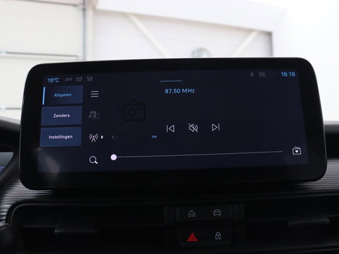 Jeep Avenger Longtitude 54 kWh | SOH 96.6% | Stoelverwarming | Carplay | Navigatie | Full LED | Warmtepomp | Keyless | Climate control | Digital Cockpit | Cruise control