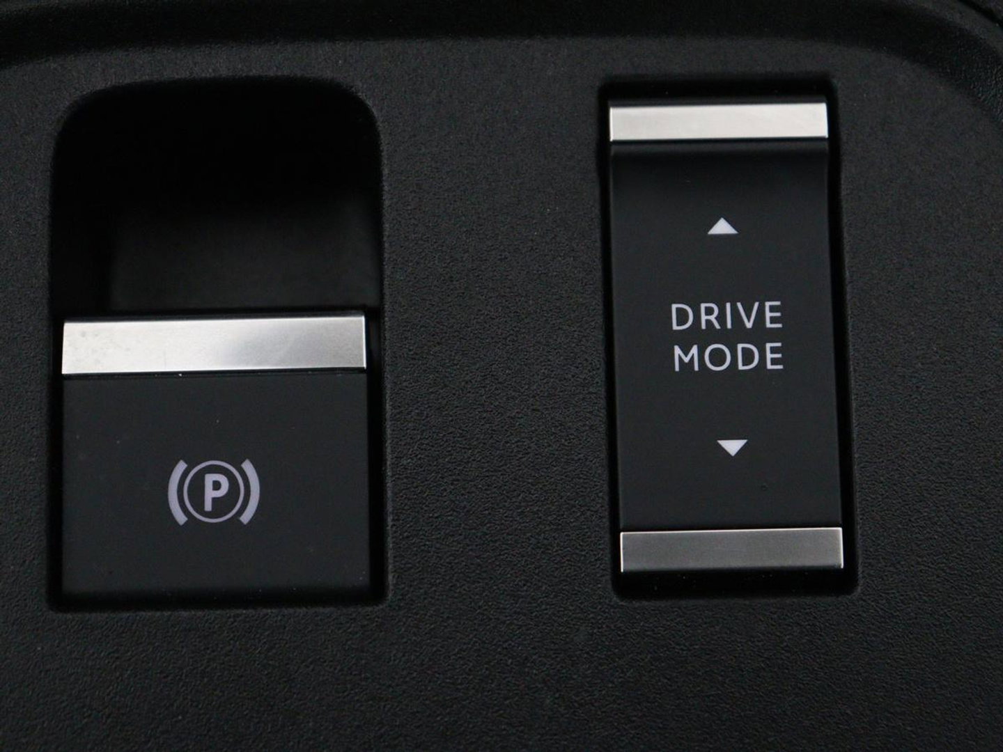 Jeep Avenger Longtitude 54 kWh | SOH 96.6% | Stoelverwarming | Carplay | Navigatie | Full LED | Warmtepomp | Keyless | Climate control | Digital Cockpit | Cruise control