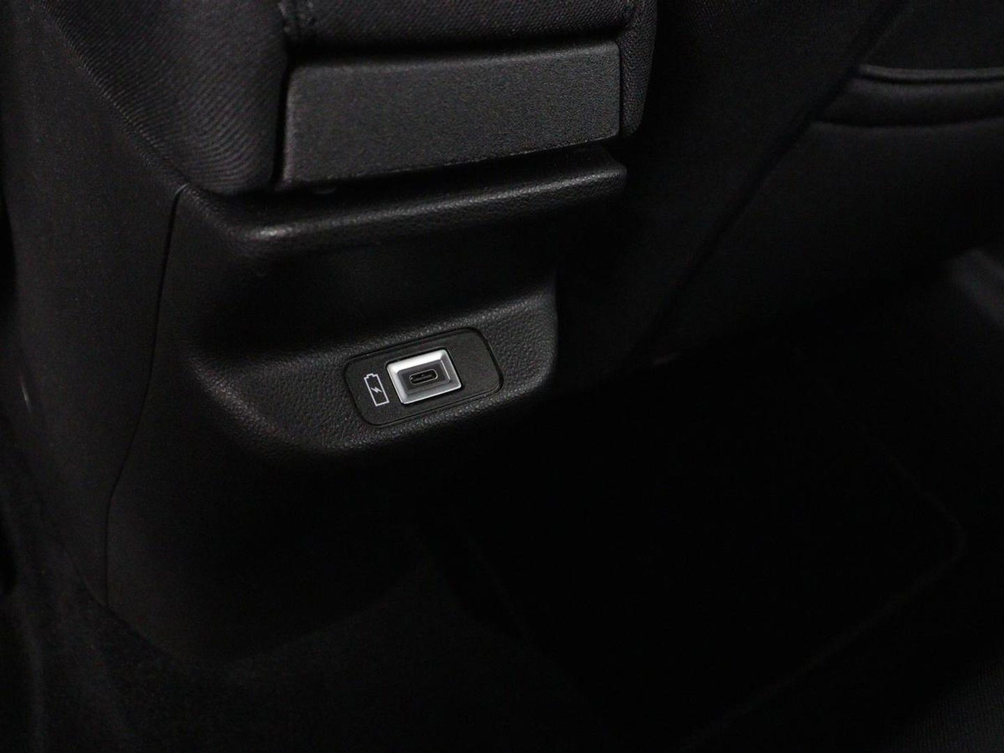 Jeep Avenger Longtitude 54 kWh | SOH 96.6% | Stoelverwarming | Carplay | Navigatie | Full LED | Warmtepomp | Keyless | Climate control | Digital Cockpit | Cruise control