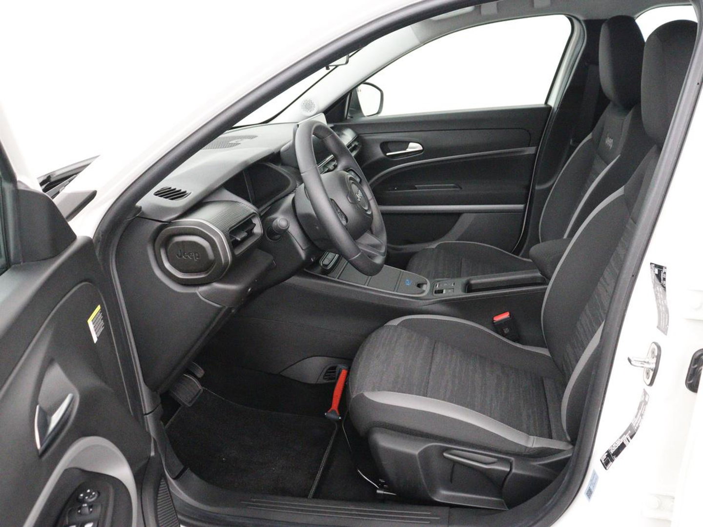 Jeep Avenger Longtitude 54 kWh | SOH 96.6% | Stoelverwarming | Carplay | Navigatie | Full LED | Warmtepomp | Keyless | Climate control | Digital Cockpit | Cruise control