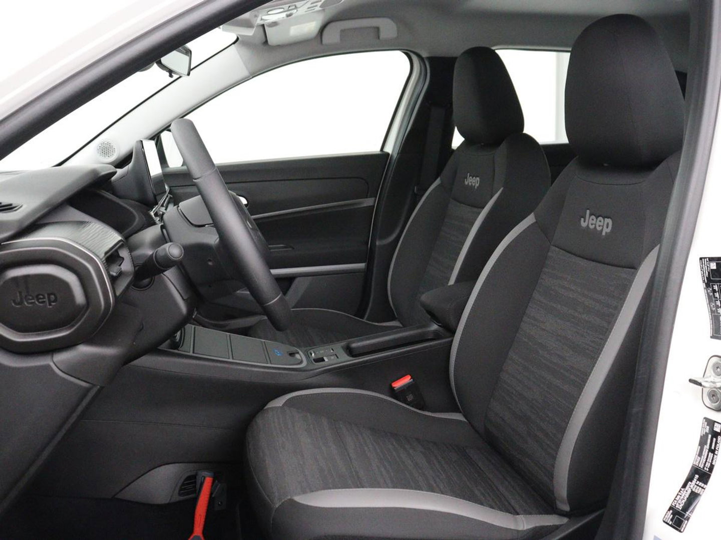 Jeep Avenger Longtitude 54 kWh | SOH 96.6% | Stoelverwarming | Carplay | Navigatie | Full LED | Warmtepomp | Keyless | Climate control | Digital Cockpit | Cruise control