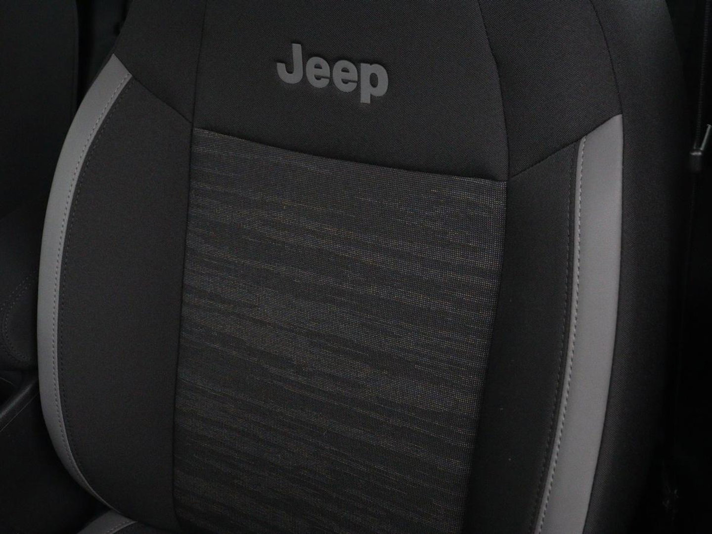 Jeep Avenger Longtitude 54 kWh | SOH 96.6% | Stoelverwarming | Carplay | Navigatie | Full LED | Warmtepomp | Keyless | Climate control | Digital Cockpit | Cruise control