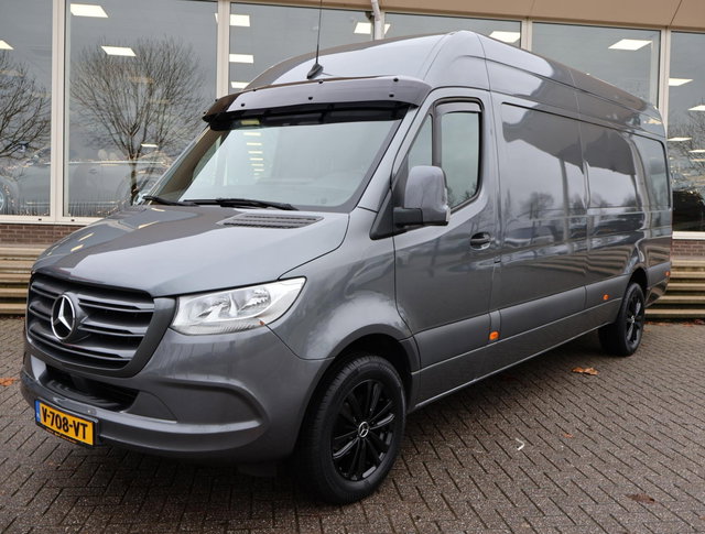 Mercedes-Benz Sprinter - 319 3.0 CDI V6 AUT. L3H2 - 3500 KG TREKHAAK | MBUX BREEDBEELD | 18 INCH LMV | CAMERA