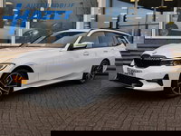 BMW 3 Serie - Touring 320d HIGH EXECUTIVE SPORTLINE 190 PK AUT. *ALPINWEISS* + ELEK. TREKHAAK | LASER LED | 18 INCH | STOEL/STUURWIELVERW.