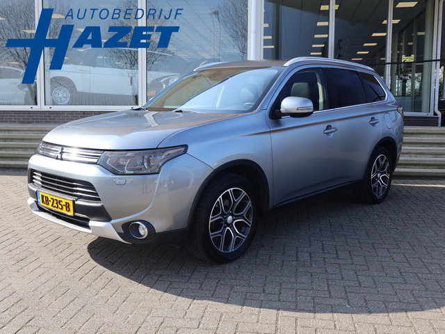 Mitsubishi Outlander - 2.0 PHEV INSTYLE+ | SCHUIFDAK | TREKHAAK | ADAPTIVE CRUISE | CAMERA | 18 INCH | STOELVERW.