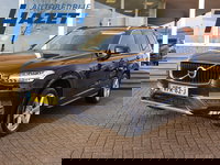 Volvo XC90 - 2.0 T5 AWD 254 PK AUT. BENZINE GRIJS KENTEKEN VAN + WEGKL. TREKHAAK | ADAPTIVE CRUISE | LEDER | CAMERA