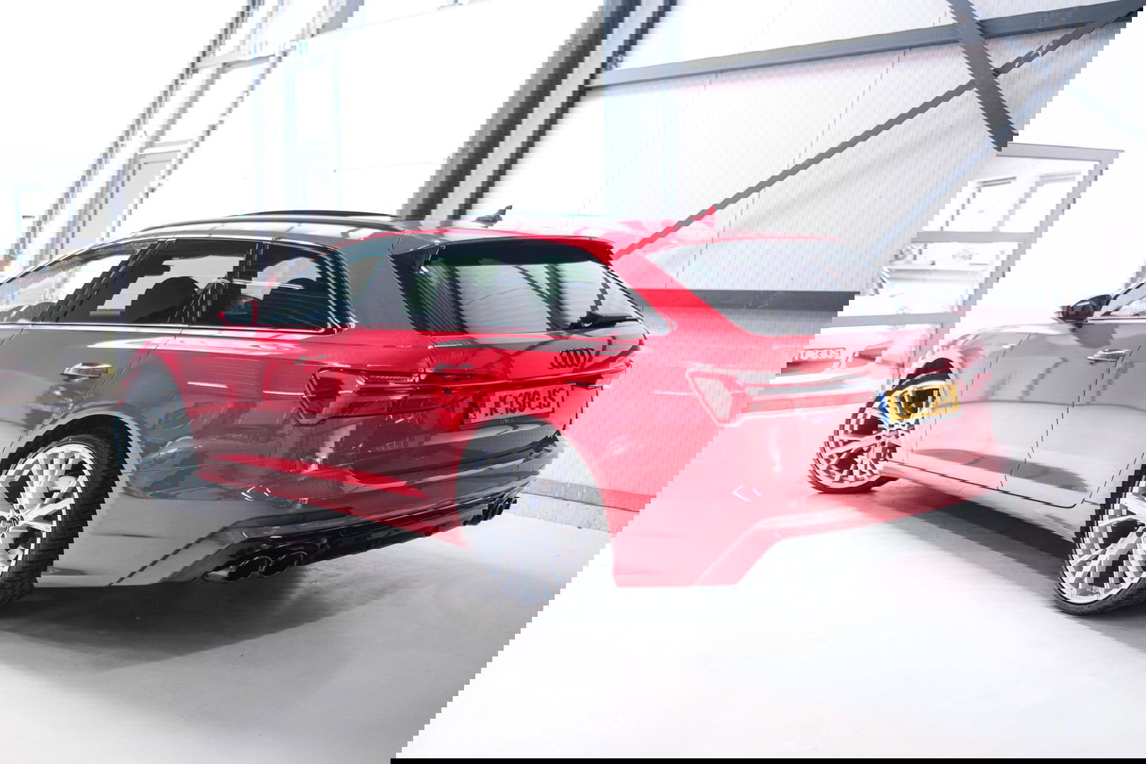 Audi A6 Avant 45 TFSI S edition 265 pk | Tango Rood | S6 look | NL auto NAP | Panoramadak | 21 inch | S line | Camera | LED |