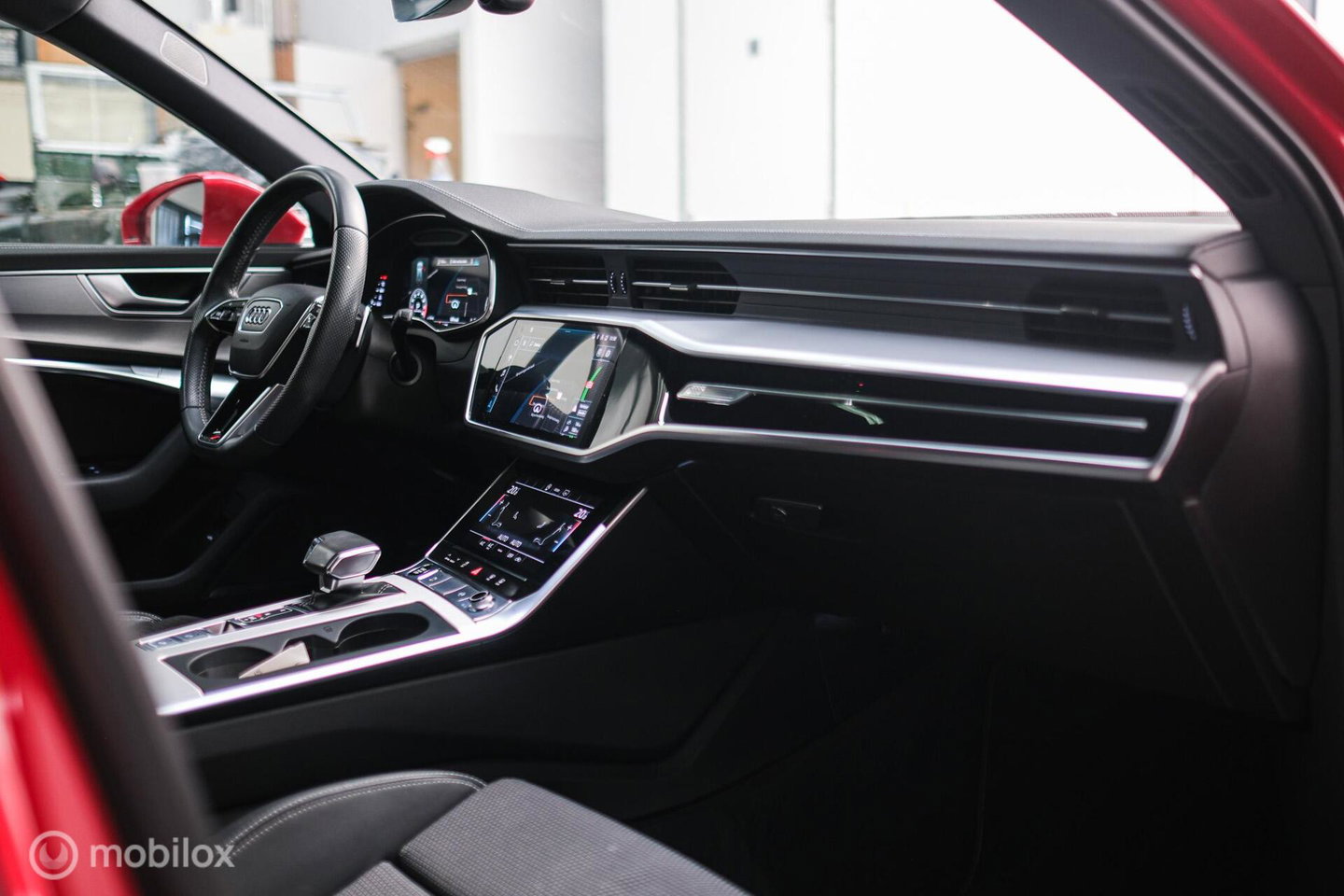 Audi A6 Avant 45 TFSI S edition 265 pk | Tango Rood | S6 look | NL auto NAP | Panoramadak | 21 inch | S line | Camera | LED |