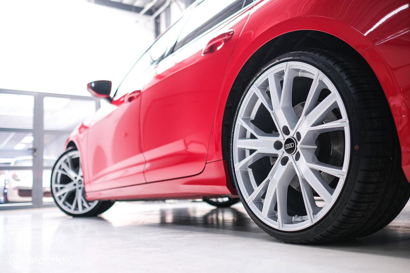 Audi A6 Avant 45 TFSI S edition 265 pk | Tango Rood | S6 look | NL auto NAP | Panoramadak | 21 inch | S line | Camera | LED |