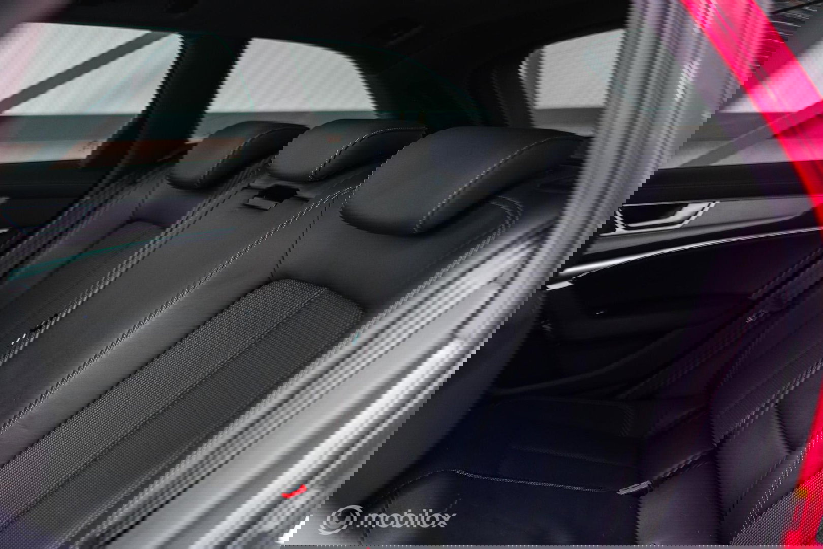 Audi A6 Avant 45 TFSI S edition 265 pk | Tango Rood | S6 look | NL auto NAP | Panoramadak | 21 inch | S line | Camera | LED |