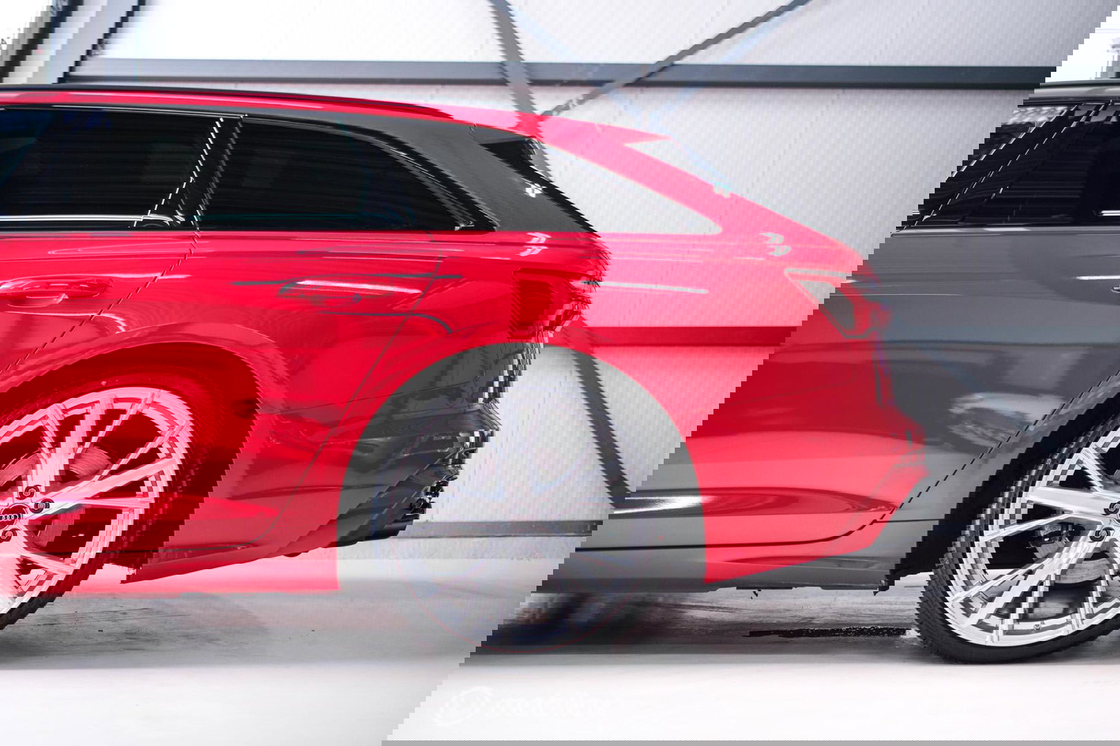 Audi A6 Avant 45 TFSI S edition 265 pk | Tango Rood | S6 look | NL auto NAP | Panoramadak | 21 inch | S line | Camera | LED |