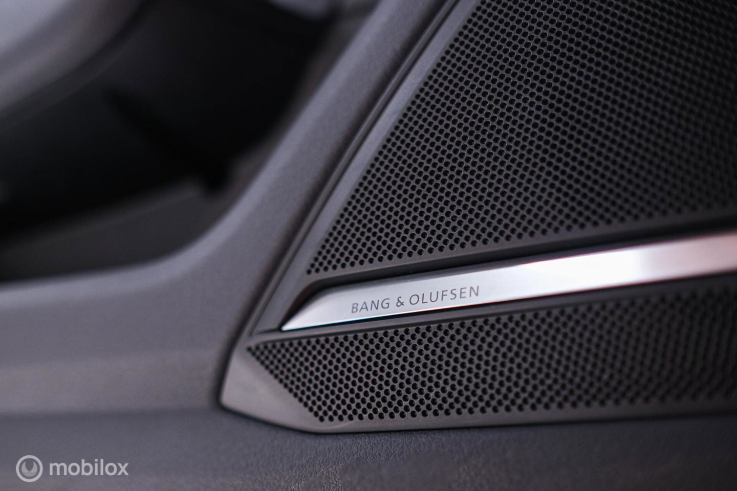 Audi A6 Avant 45 TFSI S edition 265 pk | Tango Rood | S6 look | NL auto NAP | Panoramadak | 21 inch | S line | Camera | LED |