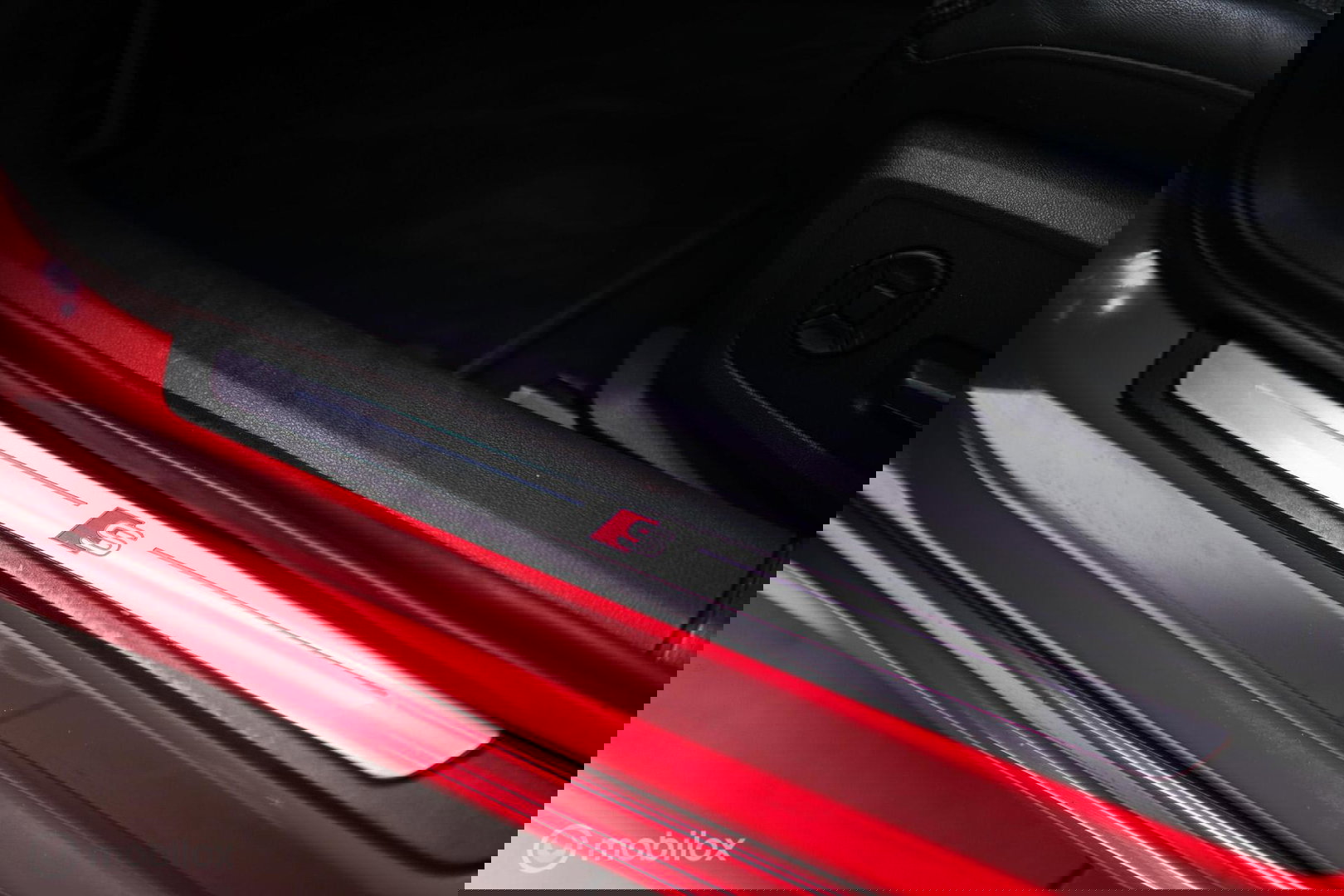 Audi A6 Avant 45 TFSI S edition 265 pk | Tango Rood | S6 look | NL auto NAP | Panoramadak | 21 inch | S line | Camera | LED |