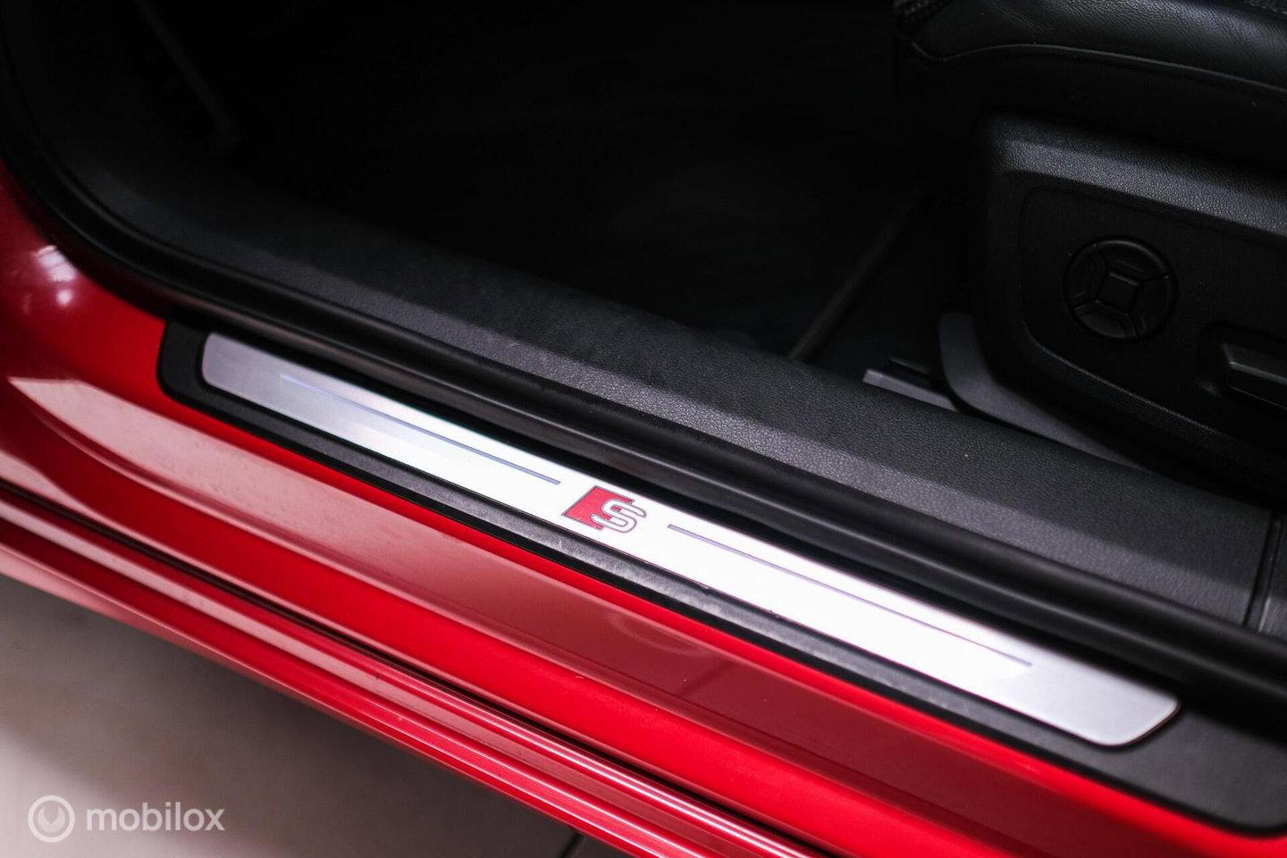 Audi A6 Avant 45 TFSI S edition 265 pk | Tango Rood | S6 look | NL auto NAP | Panoramadak | 21 inch | S line | Camera | LED |