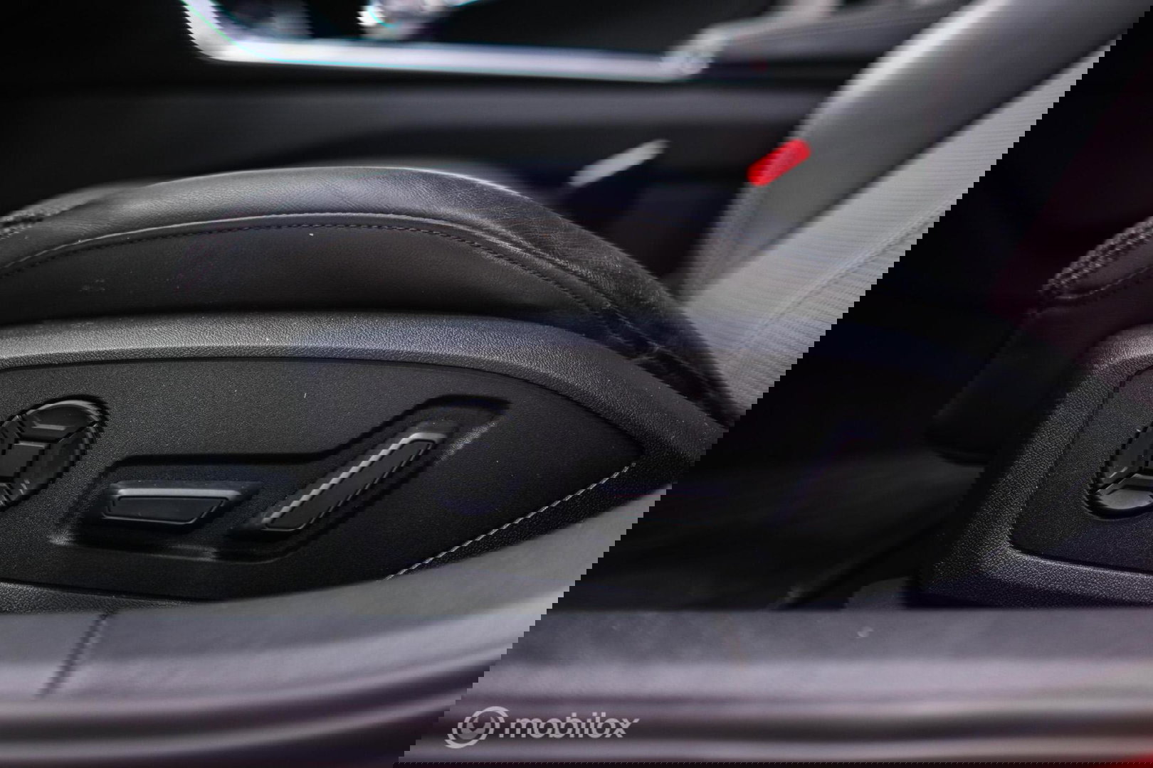 Audi A6 Avant 45 TFSI S edition 265 pk | Tango Rood | S6 look | NL auto NAP | Panoramadak | 21 inch | S line | Camera | LED |