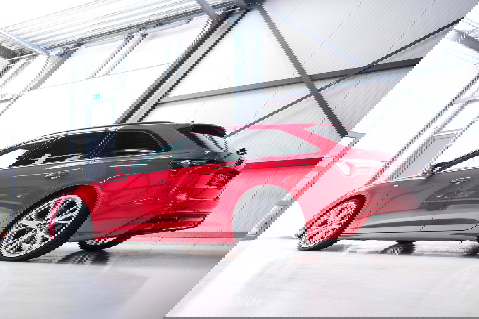 Audi A6 Avant 45 TFSI S edition 265 pk | Tango Rood | S6 look | NL auto NAP | Panoramadak | 21 inch | S line | Camera | LED |