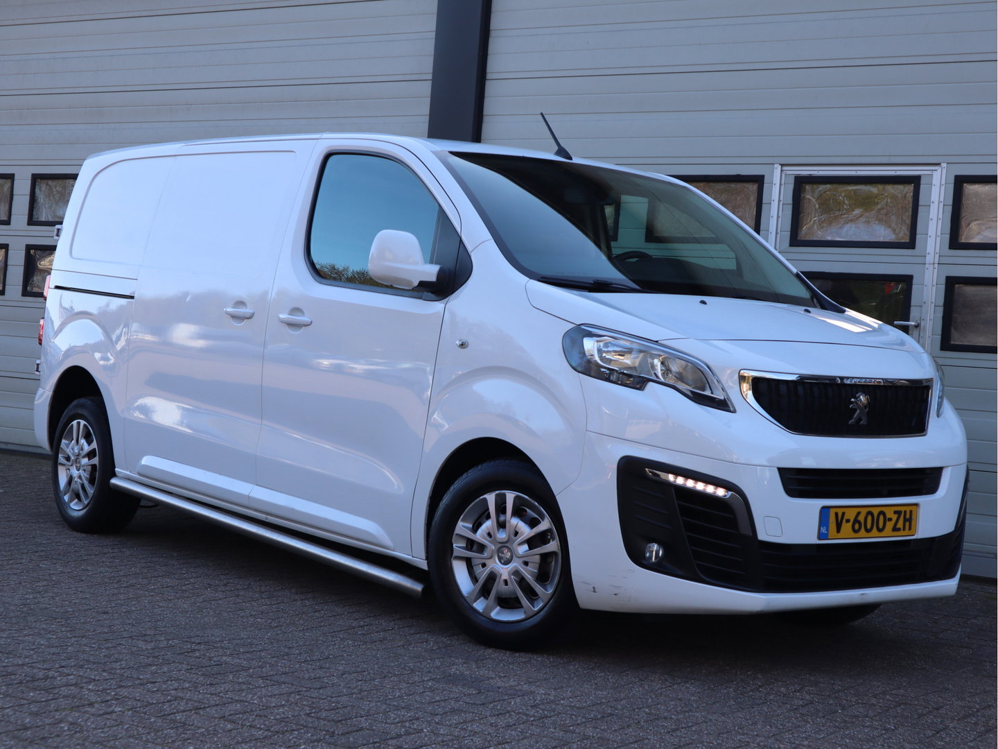 Peugeot Expert 231S 2.0 BlueHDI 123pk L2 - CarPlay - 3 Zits - Premium Pack