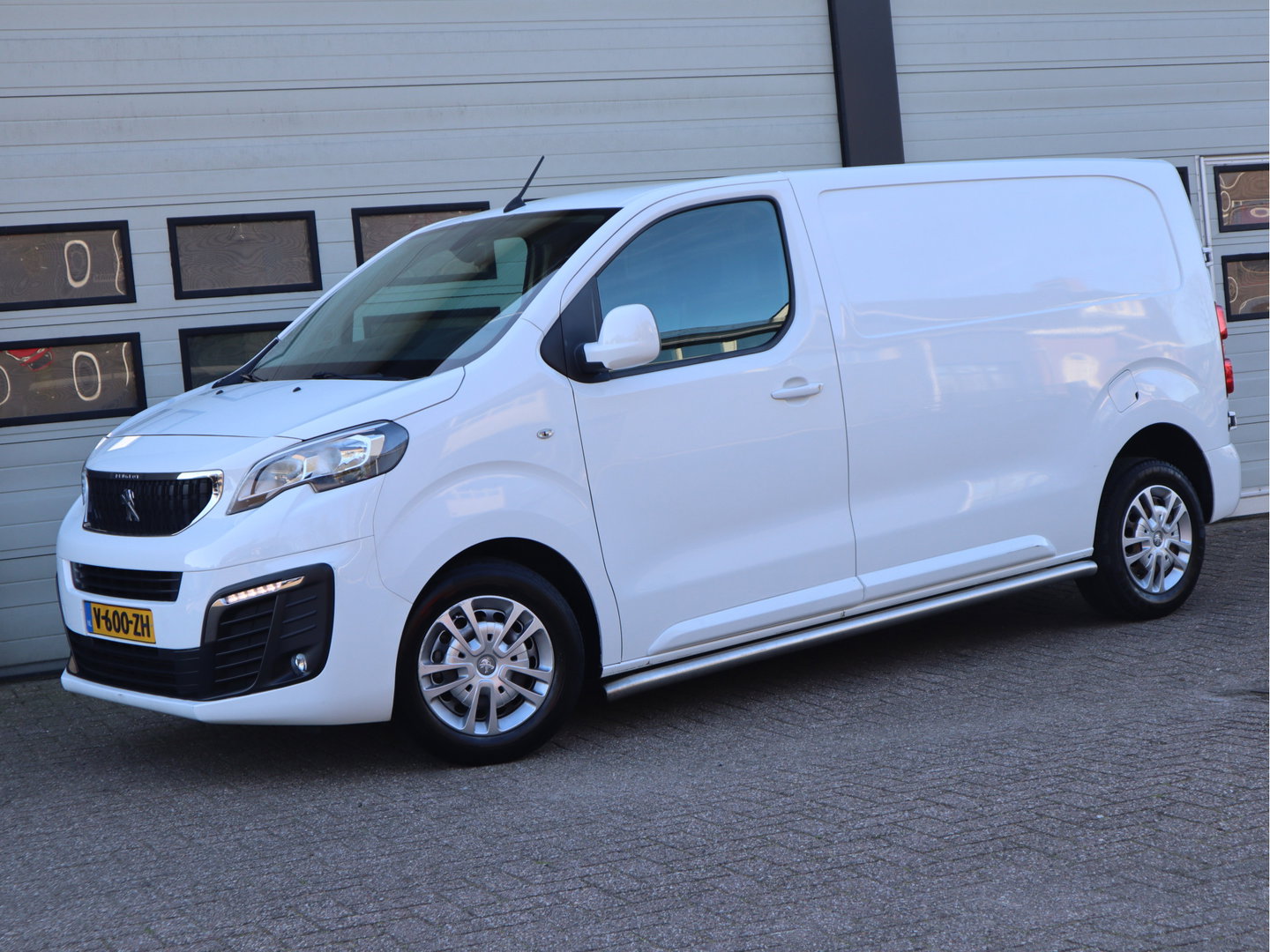 Peugeot Expert 231S 2.0 BlueHDI 123pk L2 - CarPlay - 3 Zits - Premium Pack