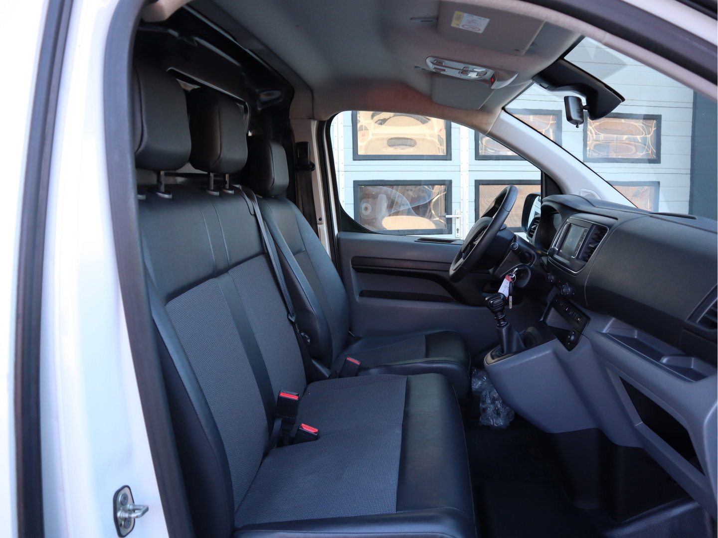 Peugeot Expert 231S 2.0 BlueHDI 123pk L2 - CarPlay - 3 Zits - Premium Pack