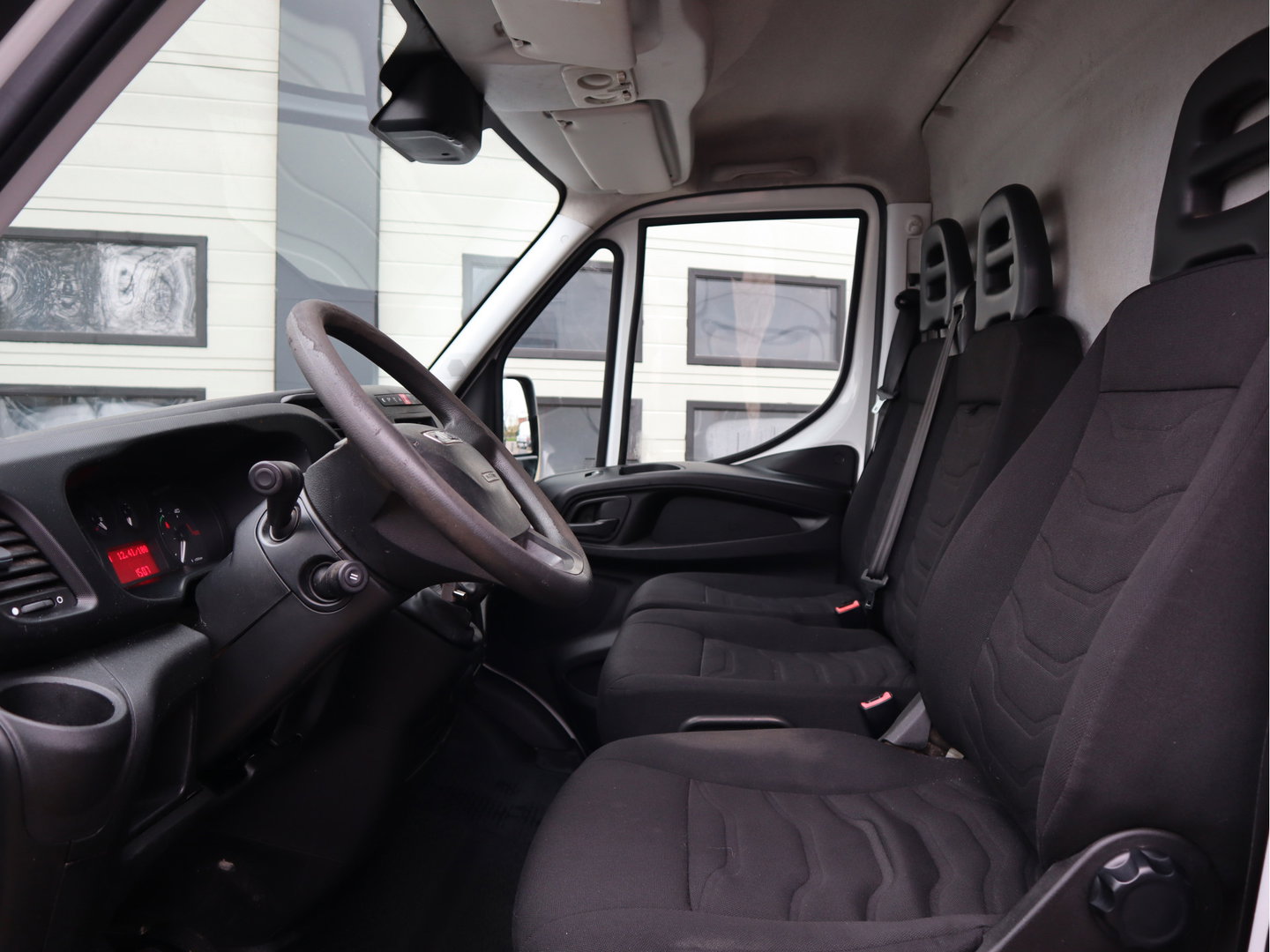 Iveco Daily 35S15 146pk L2H2 - Airco - Trekhaak 3,5t KG