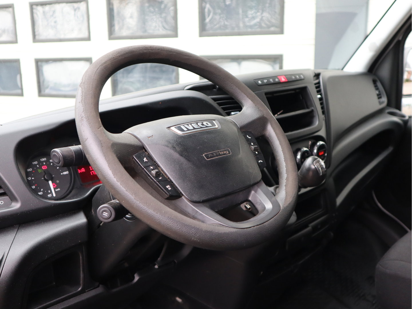 Iveco Daily 35S15 146pk L2H2 - Airco - Trekhaak 3,5t KG