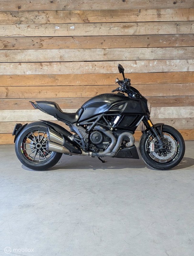 Ducati Diavel - Dark