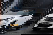 Peugeot e-2008 - EV GT Pack 50 kWh | Pano | Camera | Stoelverwarming