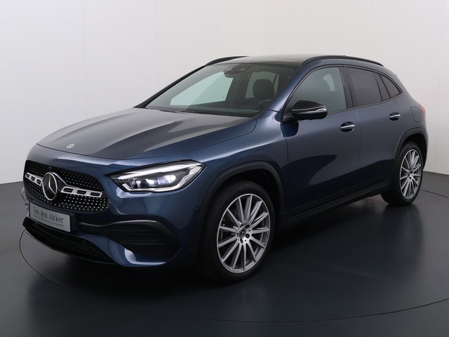 Mercedes-Benz GLA - 250e AMG // Trekhaak // Distronic // Headup Display // Memory // 360 Camera // Panoramadak // Leder // 20" LM // Sfeerverlichting // Carplay