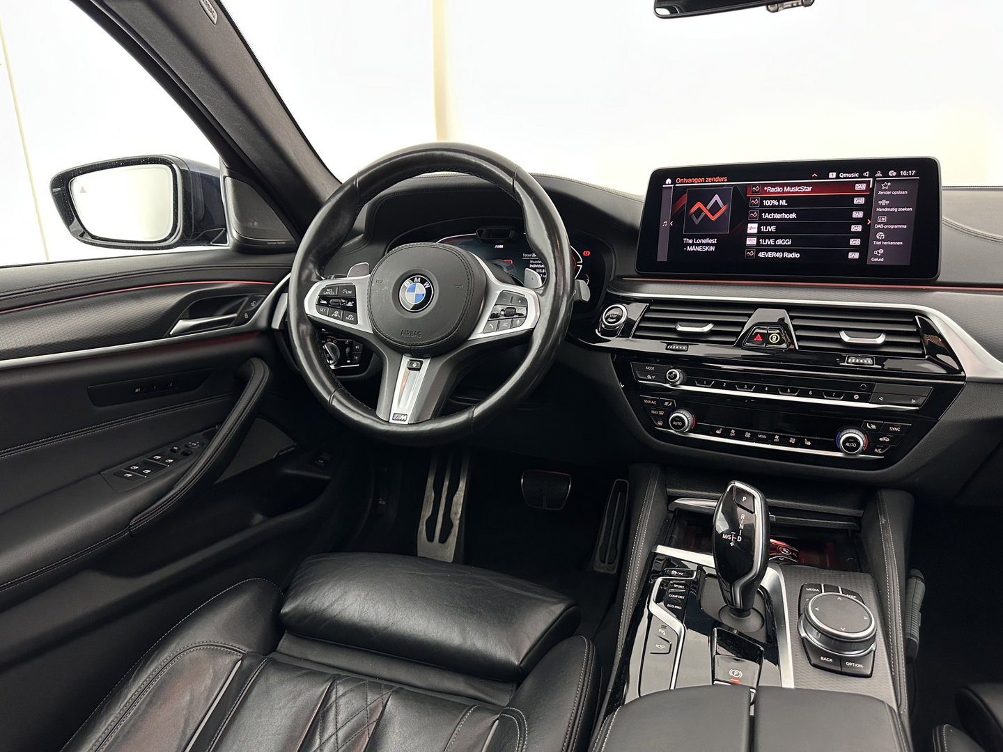 BMW 5 Serie Touring 530d M-Sportpack High Executive Edition (INCL-BTW) Aut. *PANO | LASERLIGHT | LEATHER | TOPVIEW | HARMAN/KARDON |  ADAPTIVE-CRUISE | BLINDSPOT | HEATED-COMFORTSEATS | KEYLESS | DAB | DIGI-COCKPIT | PRIVACY-GLASS | SHIFTPADDLES | ...