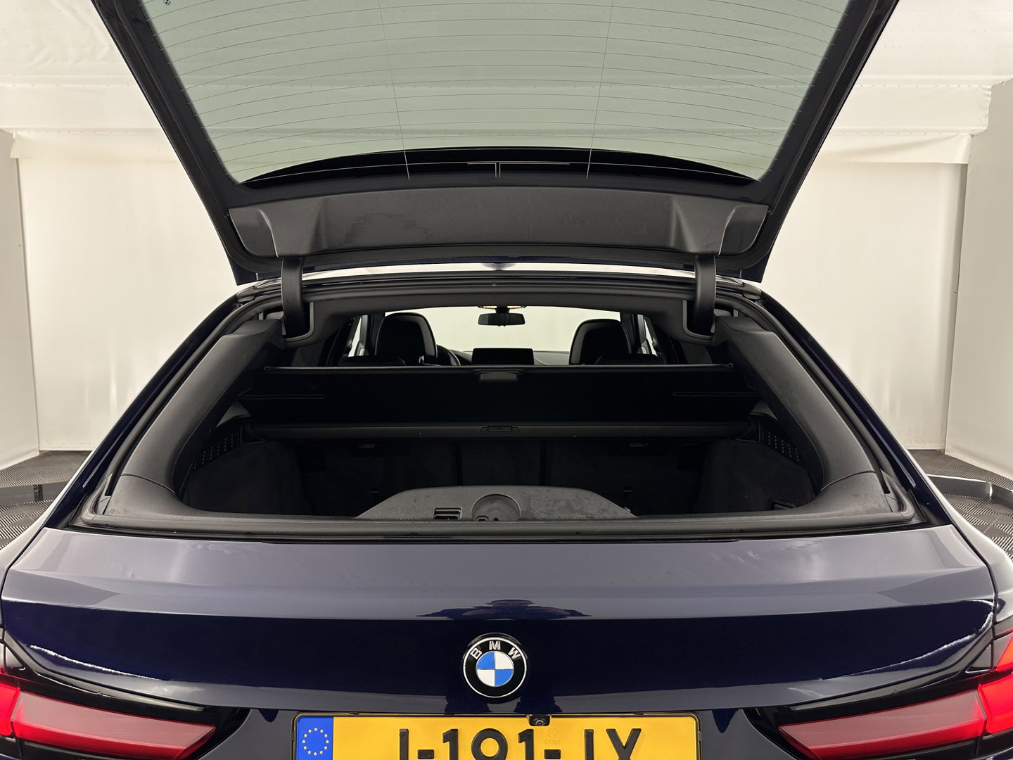 BMW 5 Serie Touring 530d M-Sportpack High Executive Edition (INCL-BTW) Aut. *PANO | LASERLIGHT | LEATHER | TOPVIEW | HARMAN/KARDON |  ADAPTIVE-CRUISE | BLINDSPOT | HEATED-COMFORTSEATS | KEYLESS | DAB | DIGI-COCKPIT | PRIVACY-GLASS | SHIFTPADDLES | ...