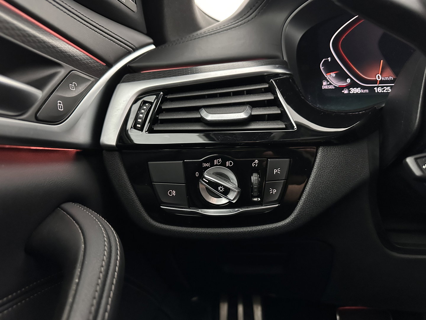 BMW 5 Serie Touring 530d M-Sportpack High Executive Edition (INCL-BTW) Aut. *PANO | LASERLIGHT | LEATHER | TOPVIEW | HARMAN/KARDON |  ADAPTIVE-CRUISE | BLINDSPOT | HEATED-COMFORTSEATS | KEYLESS | DAB | DIGI-COCKPIT | PRIVACY-GLASS | SHIFTPADDLES | ...