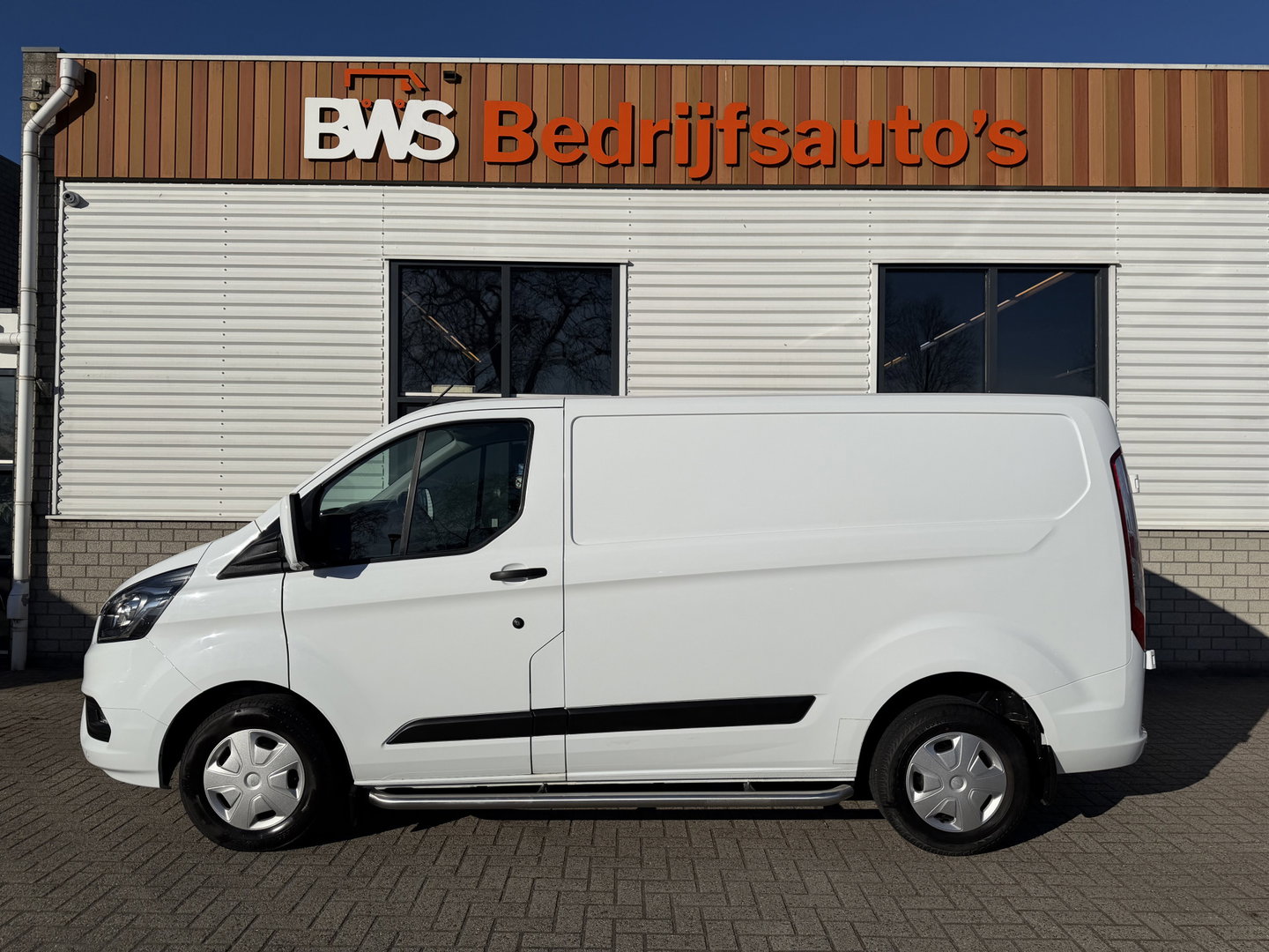 Ford Transit Custom 280 2.0 TDCI 130pk L1H1 Trend / vaste prijs rijklaar € 13.950 ex btw / euro 6 diesel / bpm vrij / trekhaak 2500 kg / airco / cruise / navigatie / pdc voor en achter