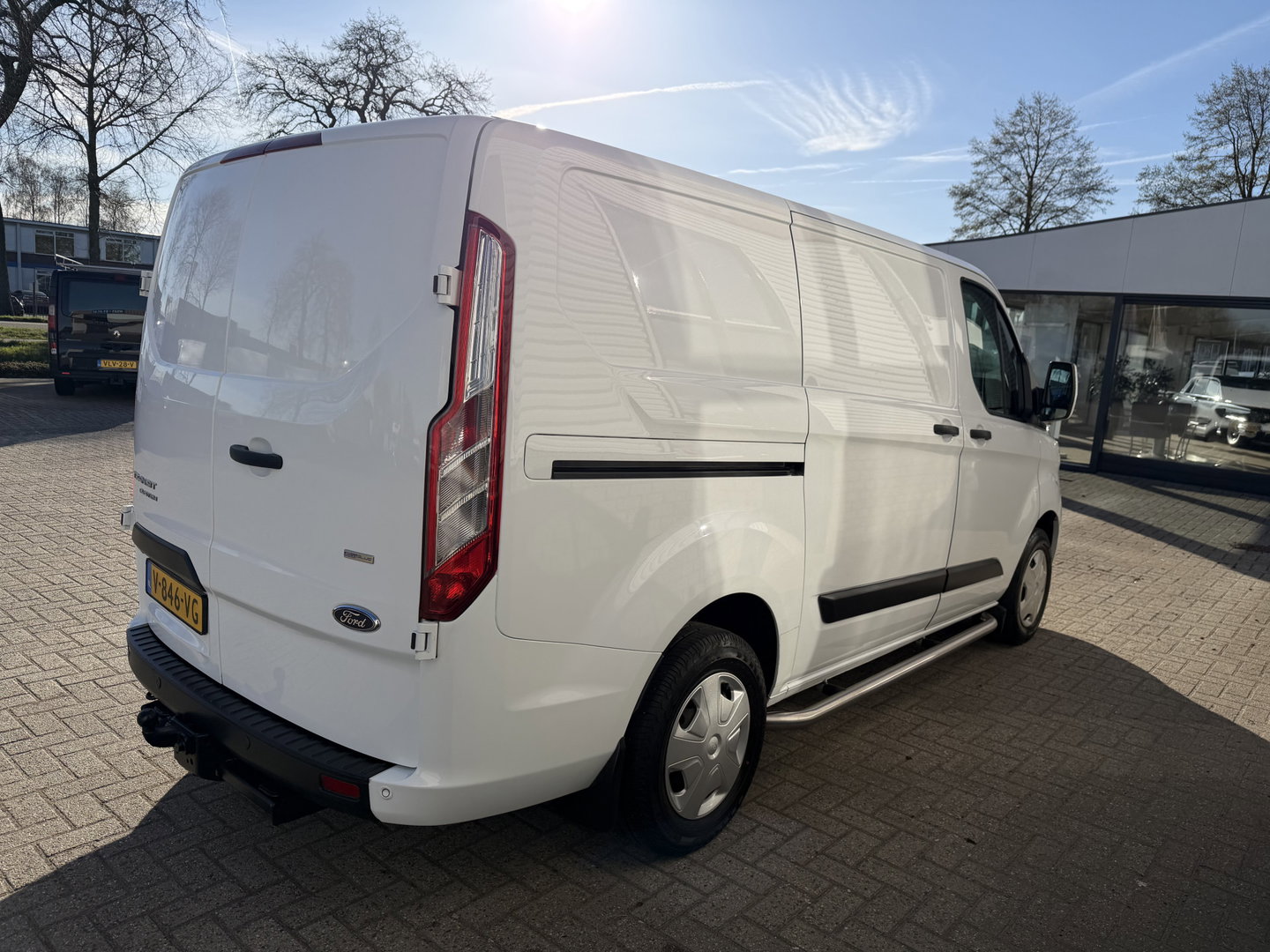 Ford Transit Custom 280 2.0 TDCI 130pk L1H1 Trend / vaste prijs rijklaar € 13.950 ex btw / euro 6 diesel / bpm vrij / trekhaak 2500 kg / airco / cruise / navigatie / pdc voor en achter