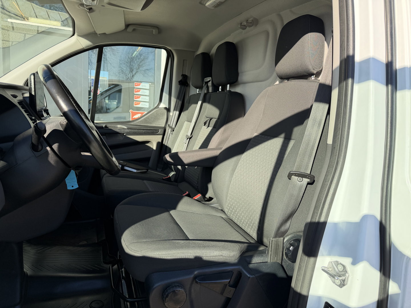 Ford Transit Custom 280 2.0 TDCI 130pk L1H1 Trend / vaste prijs rijklaar € 13.950 ex btw / euro 6 diesel / bpm vrij / trekhaak 2500 kg / airco / cruise / navigatie / pdc voor en achter