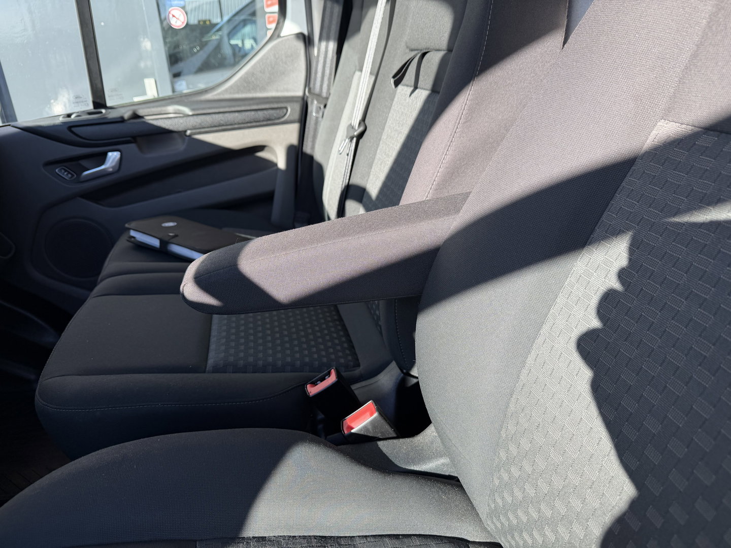 Ford Transit Custom 280 2.0 TDCI 130pk L1H1 Trend / vaste prijs rijklaar € 13.950 ex btw / euro 6 diesel / bpm vrij / trekhaak 2500 kg / airco / cruise / navigatie / pdc voor en achter