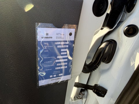 Ford Transit Custom 280 2.0 TDCI 130pk L1H1 Trend / vaste prijs rijklaar € 13.950 ex btw / euro 6 diesel / bpm vrij / trekhaak 2500 kg / airco / cruise / navigatie / pdc voor en achter