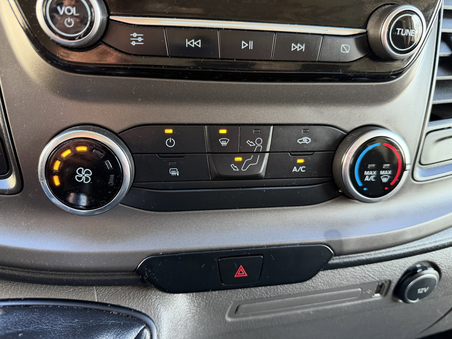 Ford Transit Custom 280 2.0 TDCI 130pk L1H1 Trend / vaste prijs rijklaar € 13.950 ex btw / euro 6 diesel / bpm vrij / trekhaak 2500 kg / airco / cruise / navigatie / pdc voor en achter