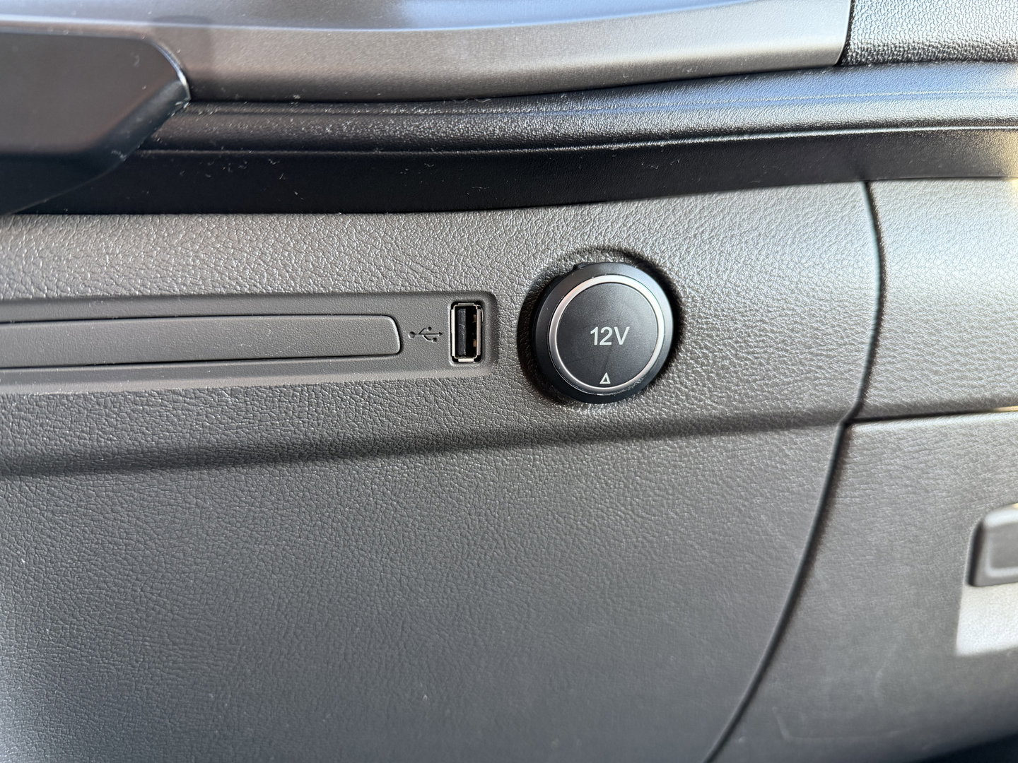 Ford Transit Custom 280 2.0 TDCI 130pk L1H1 Trend / vaste prijs rijklaar € 13.950 ex btw / euro 6 diesel / bpm vrij / trekhaak 2500 kg / airco / cruise / navigatie / pdc voor en achter