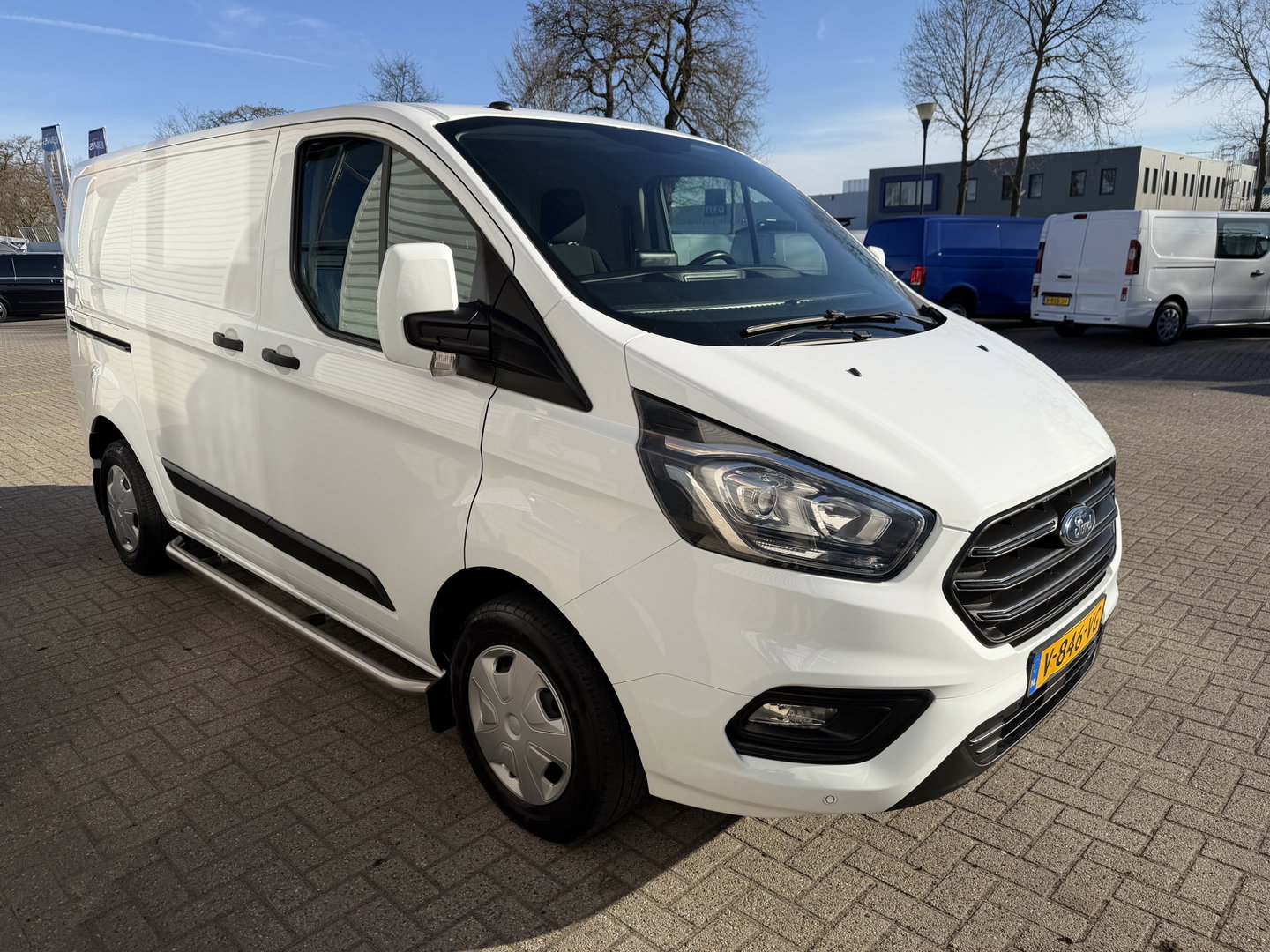 Ford Transit Custom 280 2.0 TDCI 130pk L1H1 Trend / vaste prijs rijklaar € 13.950 ex btw / euro 6 diesel / bpm vrij / trekhaak 2500 kg / airco / cruise / navigatie / pdc voor en achter